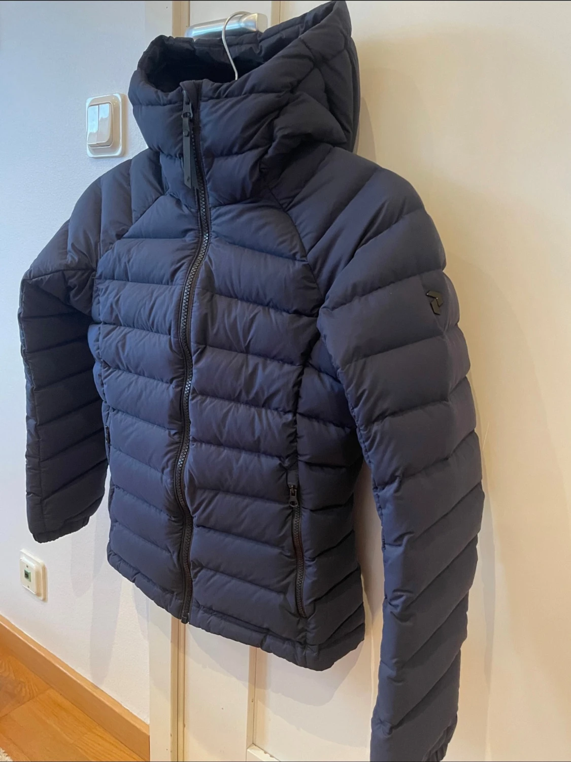 Mörkblå pufferjacka med huva - 1