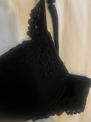 Svart spets-bh intimissmi  - Intimissmi 70B bh jätte fint skick!