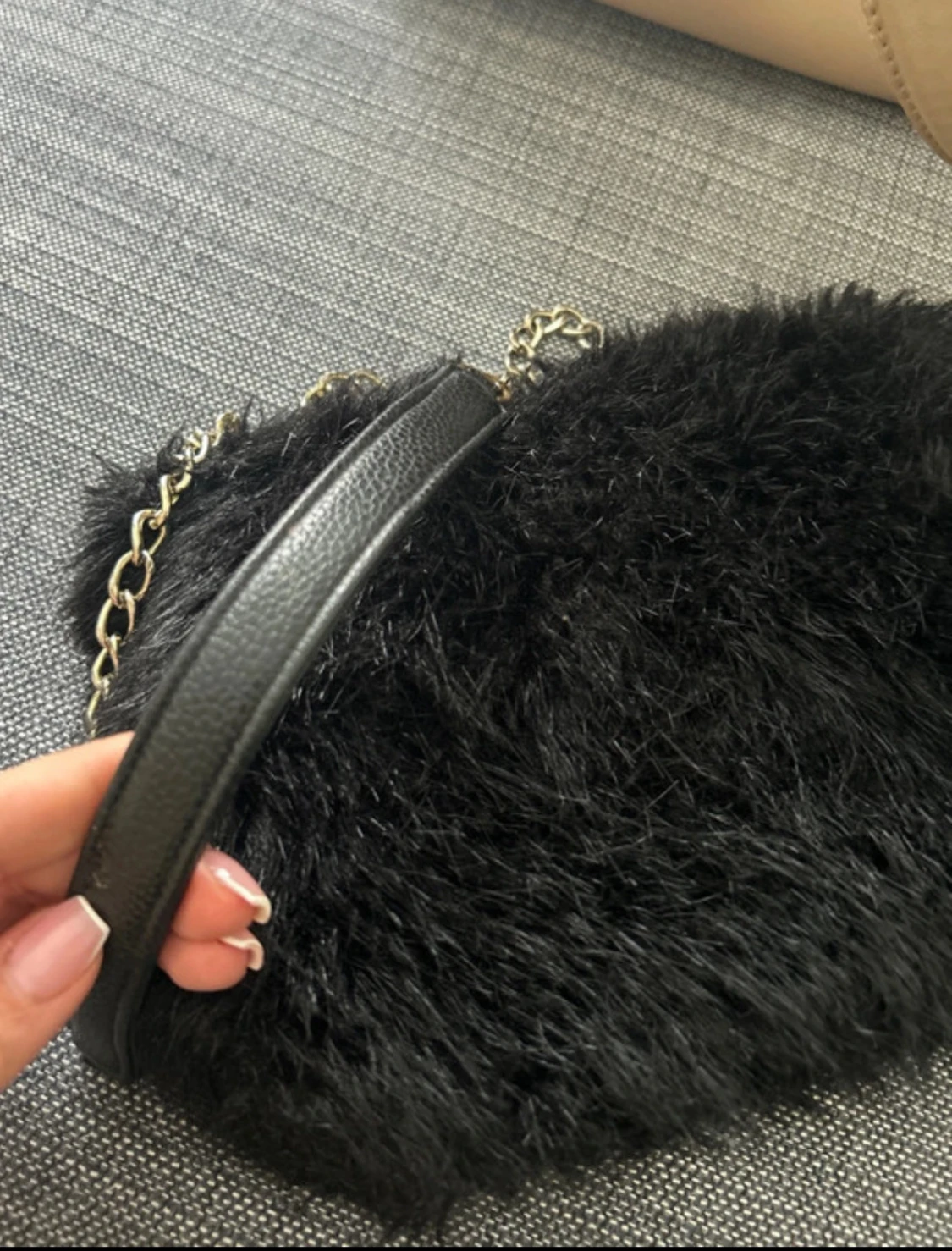 Svart fluffig kuvertväska Don Donna - 1