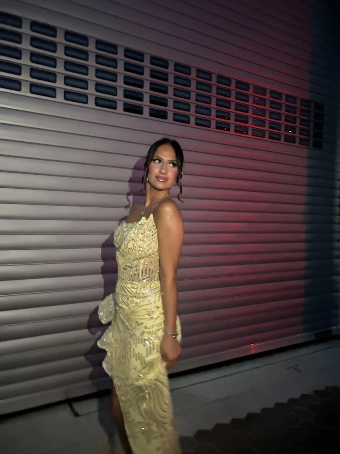 Champagnefärgad glittrig balklänning - 2