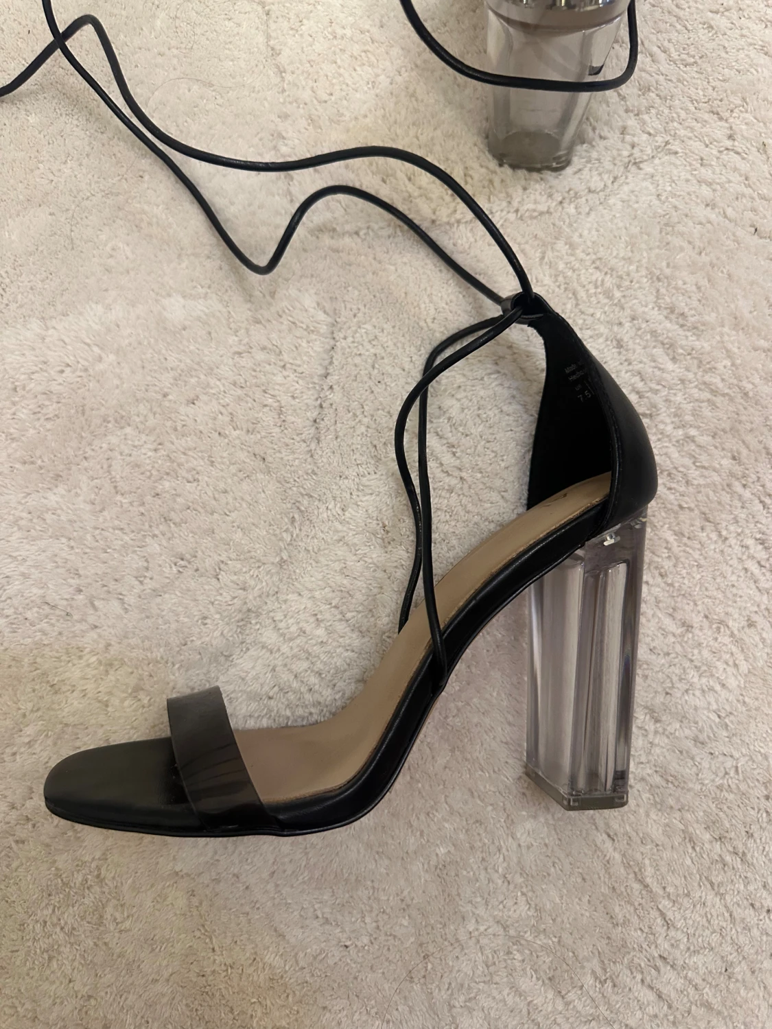 Svarta sandaler med transparent klack från Aldo - 6