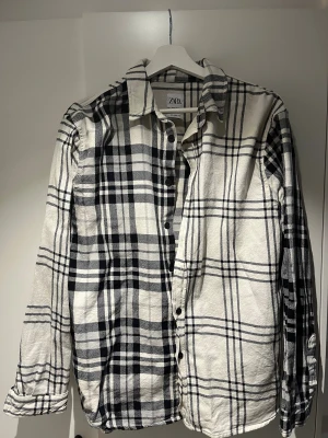 Flanell skjorta - Flanell skjortaa från Zara | storlek M | inga defekter | fler bilder går att lösa.