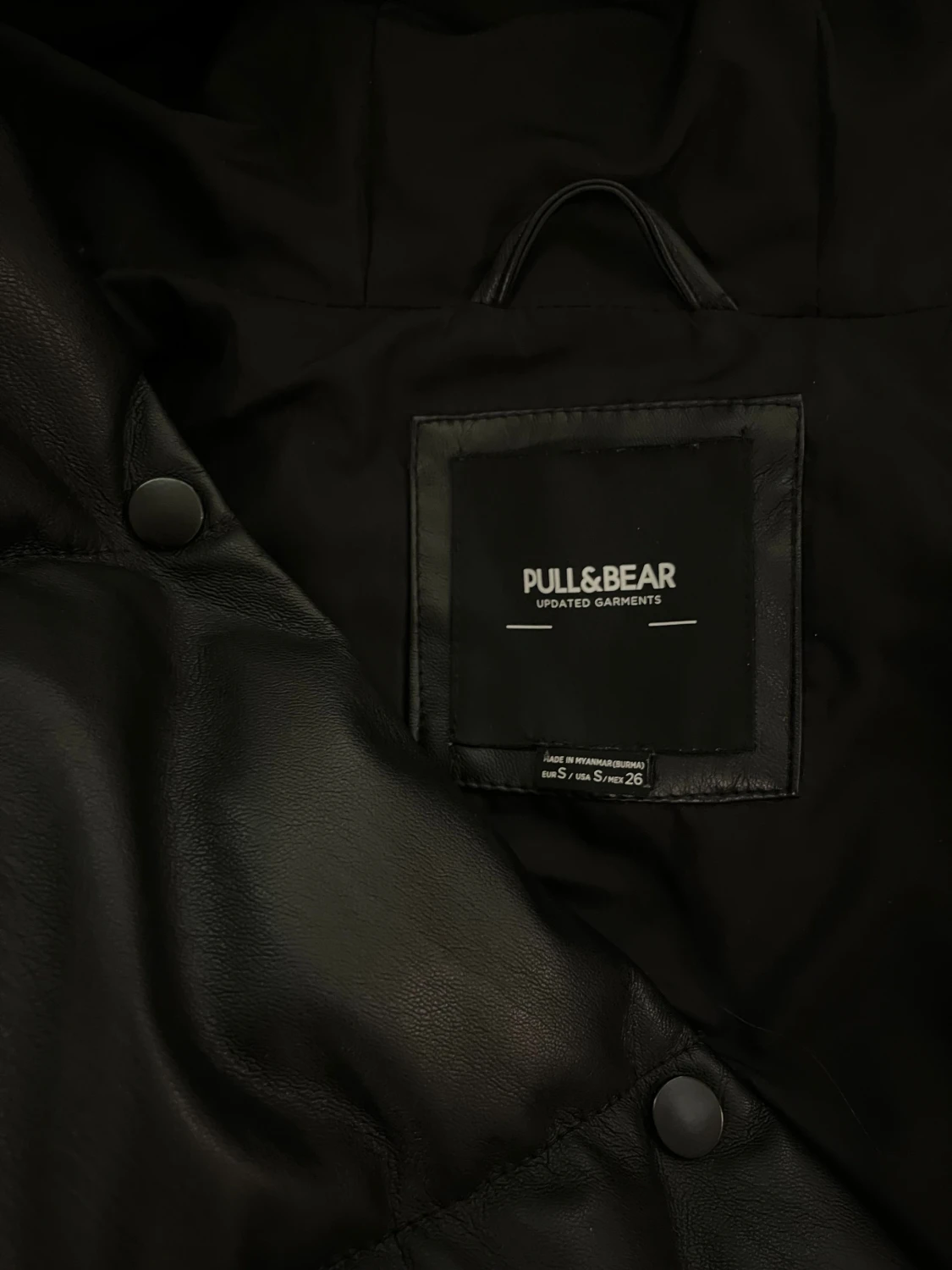 Pufferjacka i läderimitation  - 1