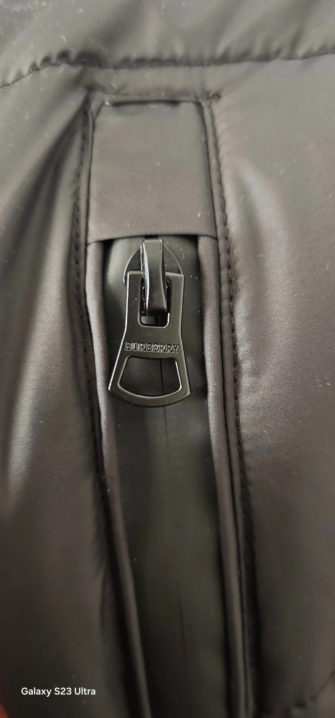 Svart Burberry pufferjacka med huva - 3