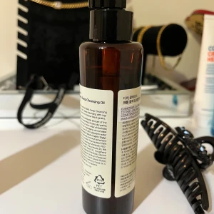 Klairs Gentle Black Deep Cleansing Oil - Klairs Gentle Black Deep Cleansing Oil är en lätt,  rengöringsolja som effektivt tar bort smink och orenheter. 