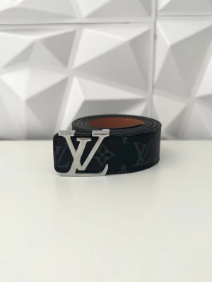 lv bälte  - fräscht 110cm lång justerbart bälte. skickas inom kort tid!