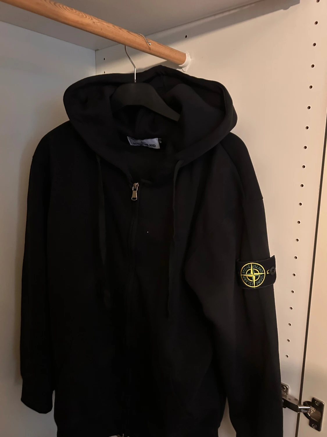 Svart hoodie från Stone Island