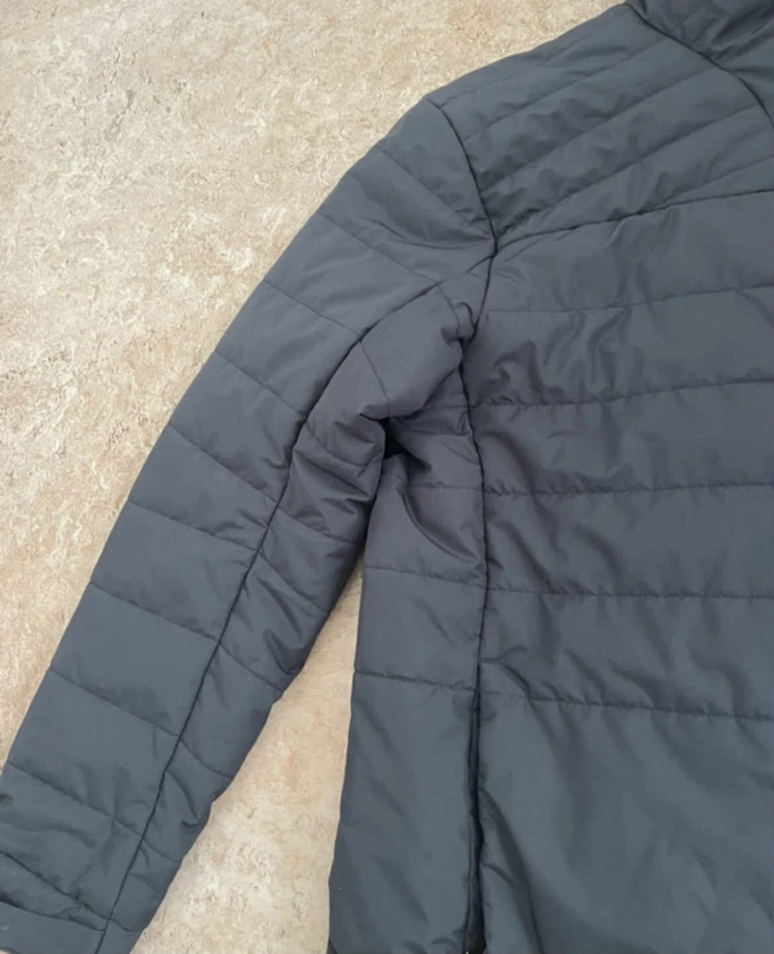 Svart quiltad Peak Performance jacka - 6