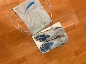 Nike mercurial vapor 15 elite fg  - Nike mercurial vapor 15 elite fg använda ca 10 träningar på konstgräs och 5 på gräs. Köpta i maj för nypris (3099). Nyskick!