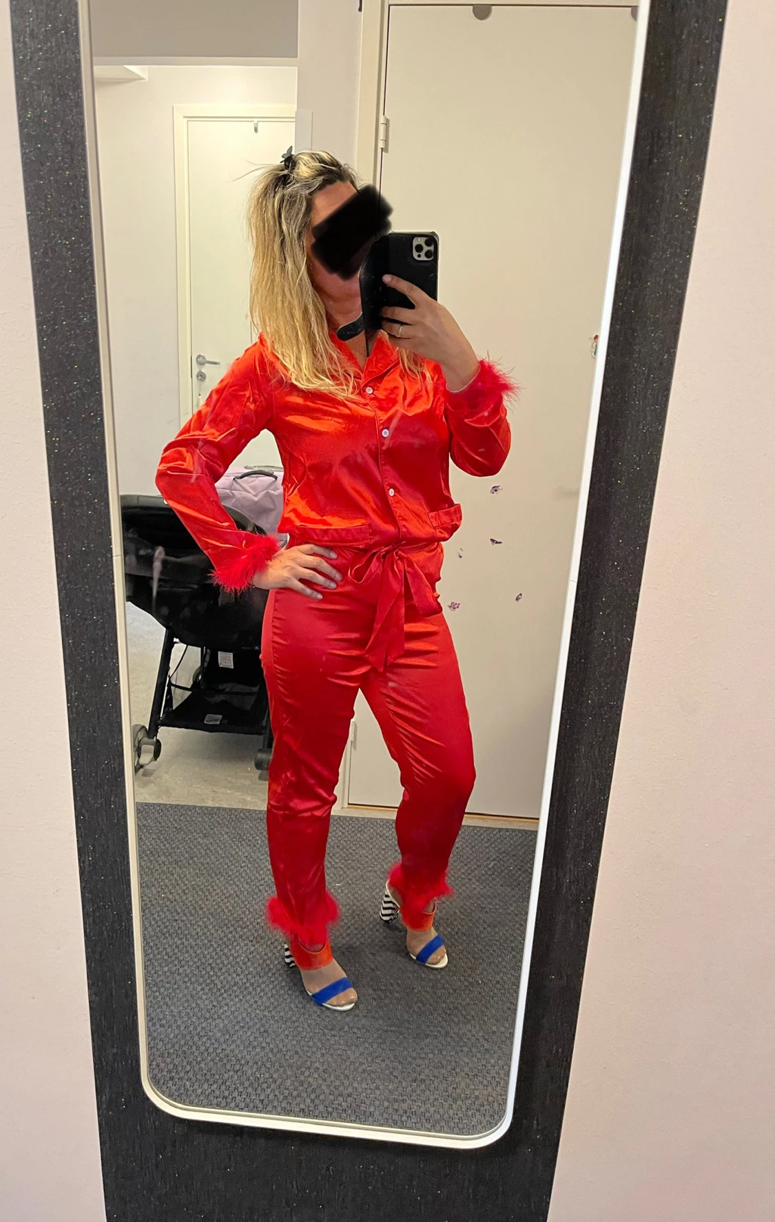 Röd pyjamas med fjädrar - 2