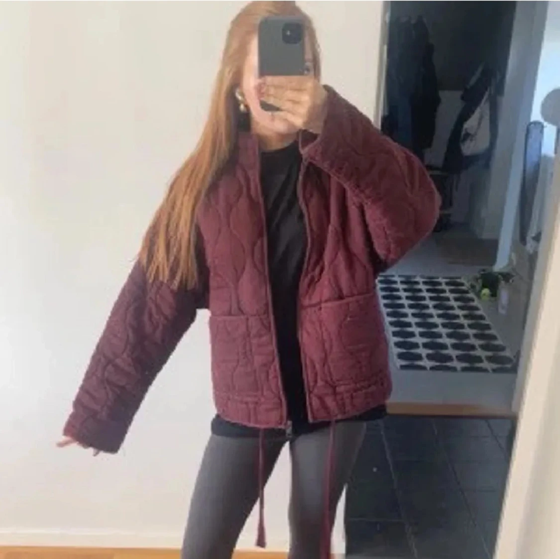 Quiltad vinröd pufferjacka - 1
