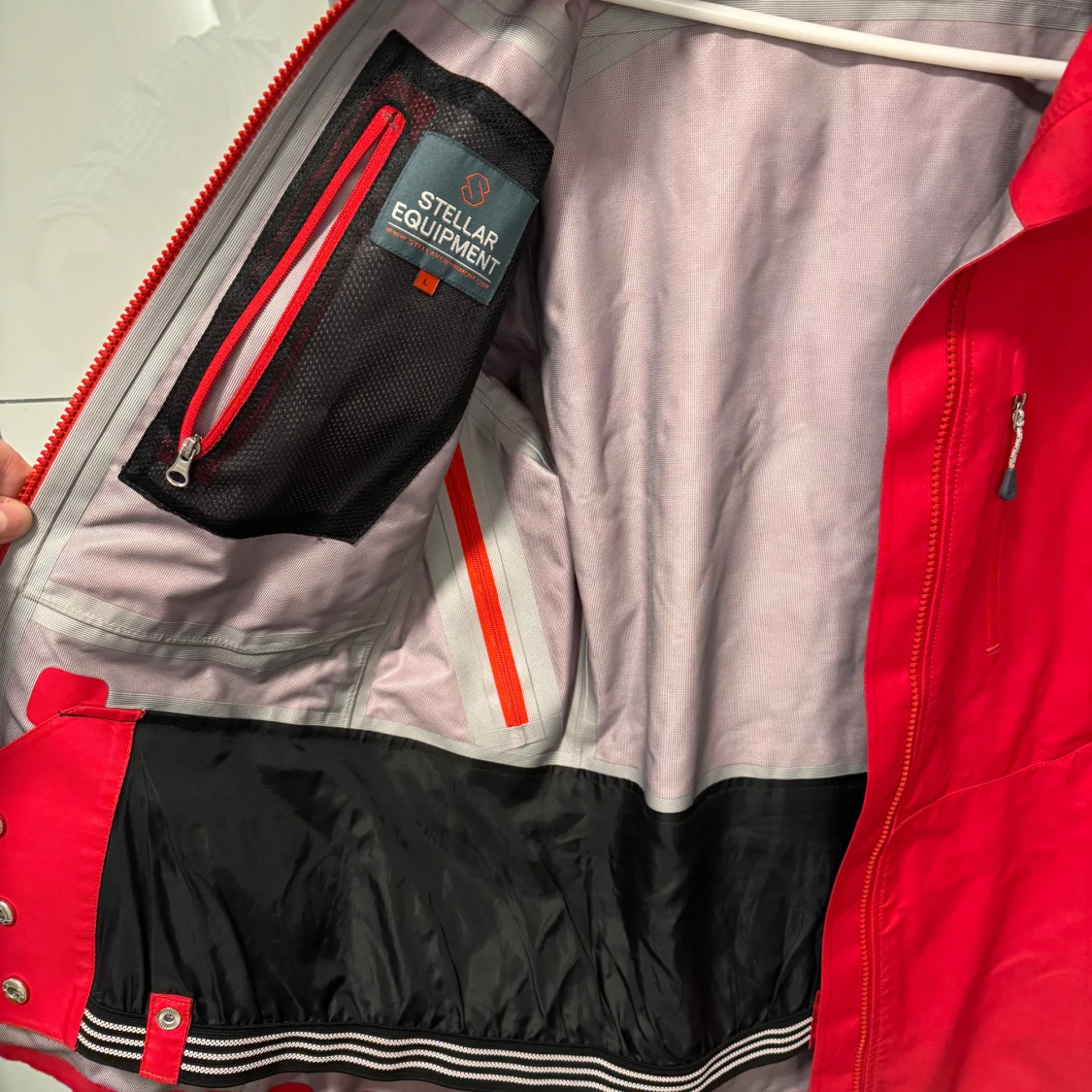 Röd skidjacka från Stellar Equipment - 4