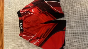 Röda Ufc venum shorts  - Ufc shorts storlek L