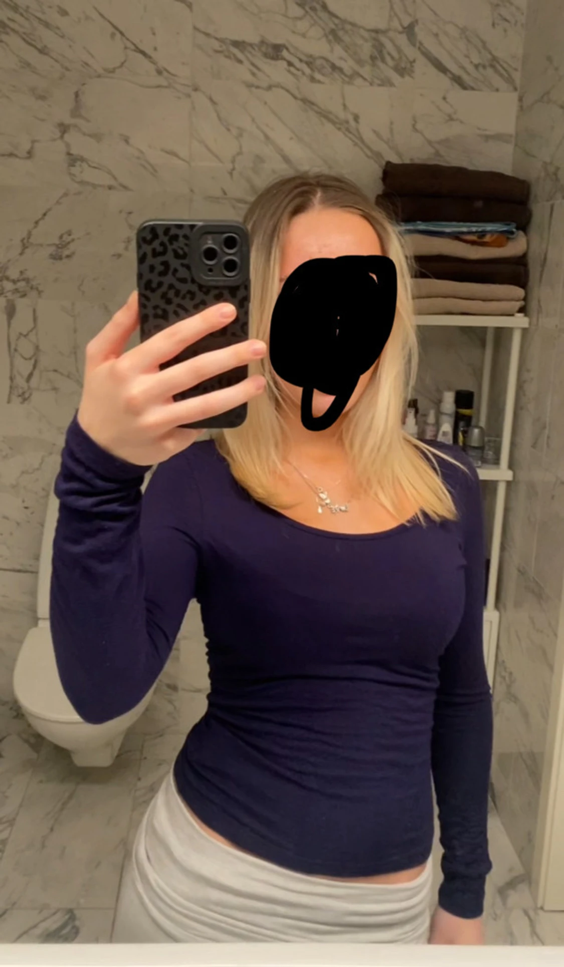 Mörkblå långärmad topp