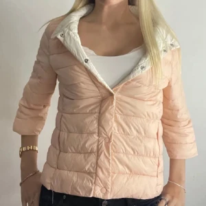 Rosa herno liknande jacka  - Jätte snygg jacka som jag säljer då den aldrig kommer till användning!! 💞