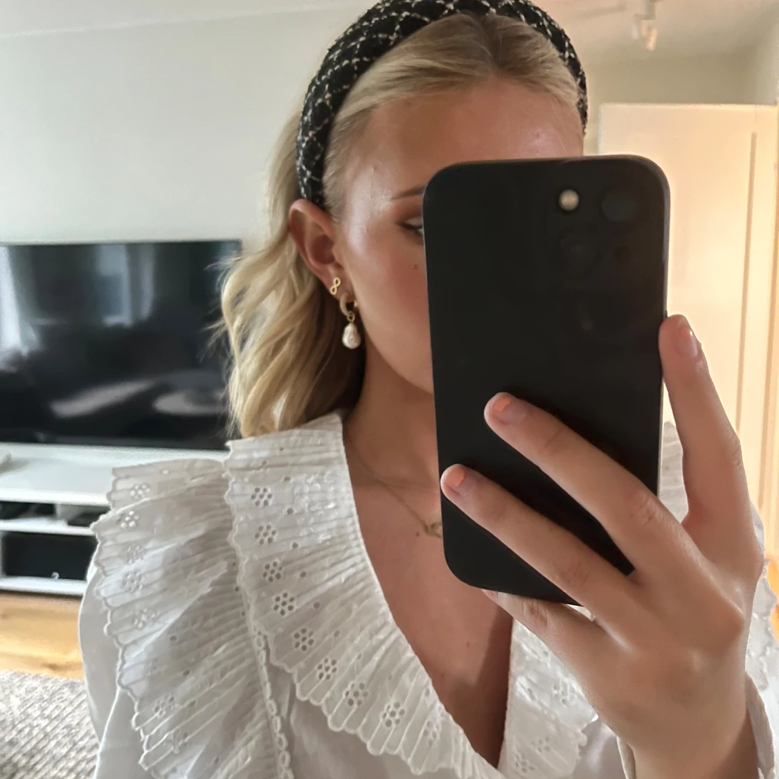 Vit blus med volangkrage och spets - 3