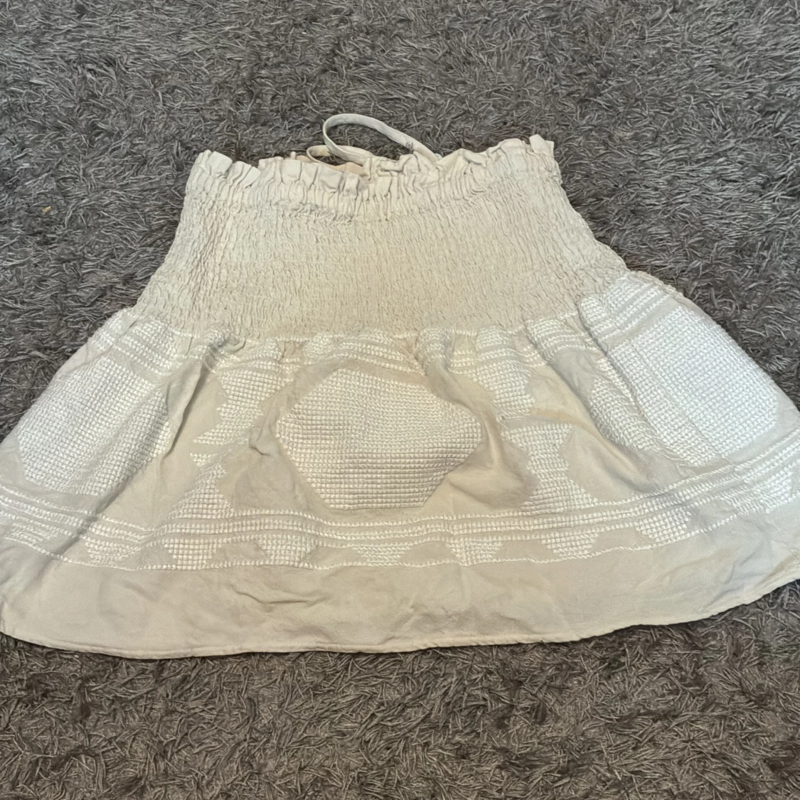 Beige kortkjol med snörning från Zara - 4