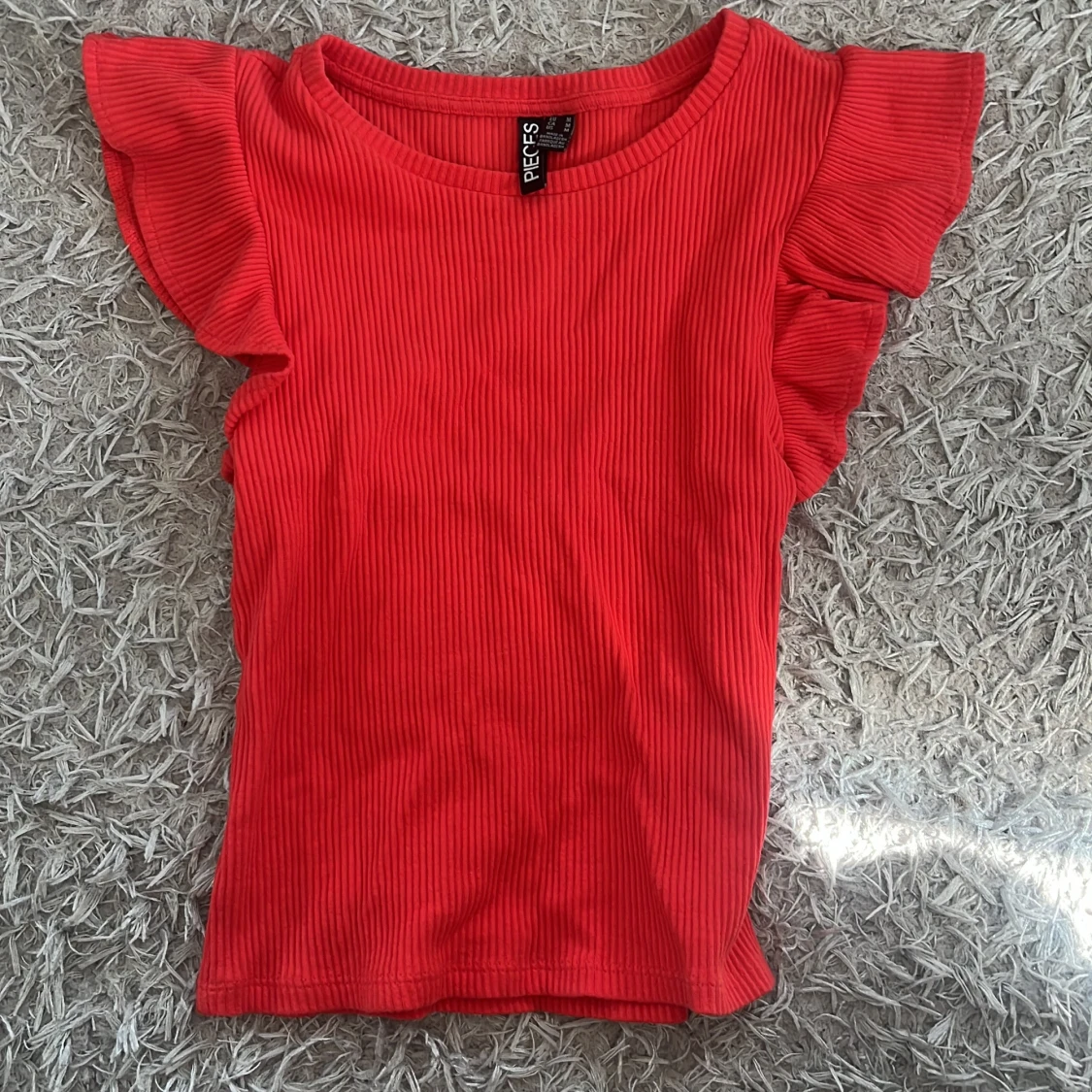 Röd ribbad topp