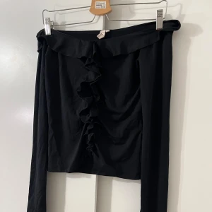 Off shoulder tröja - | Off shoulder långärmad topp från Nelly | Storlek: S | Färg: Svart | Nyskick |