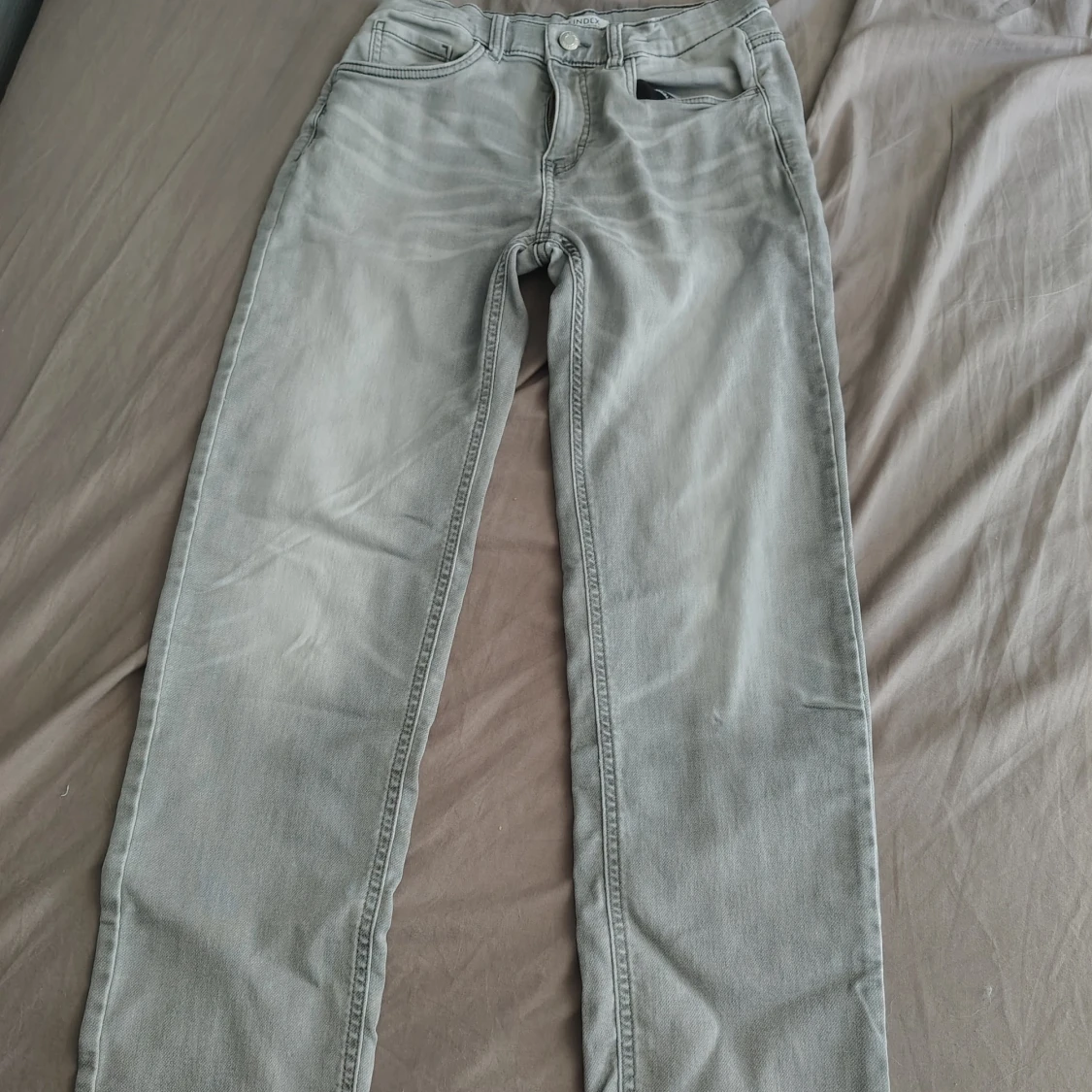 Grå jeans från Lindex, storlek 170