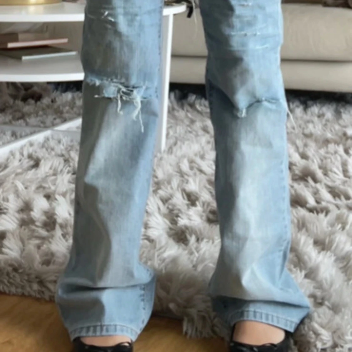 Ljusblå slitna bootcut jeans  - 3