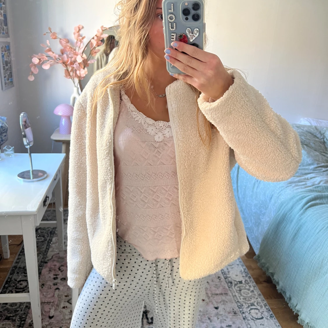 Beige teddyjacka från NLY Trend - 1