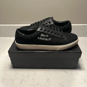Saint laurent skor - - Kondition - (9/10)  (Nypris 8000kr) Om ni har ytterligare frågor så fråga på!!😊