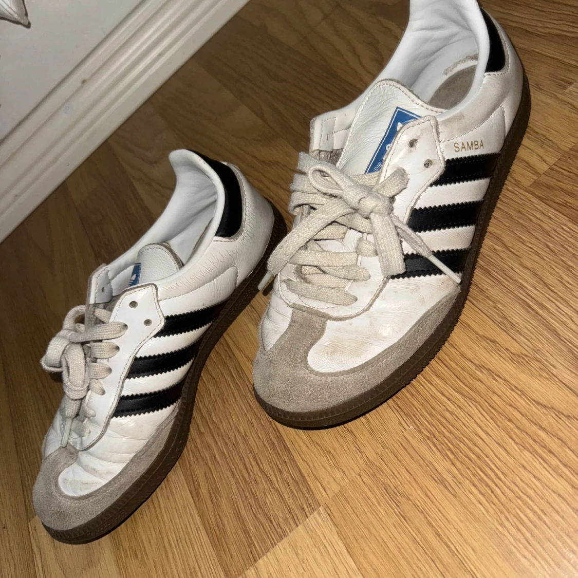 Adidas Samba vita och svarta sneakers - 3
