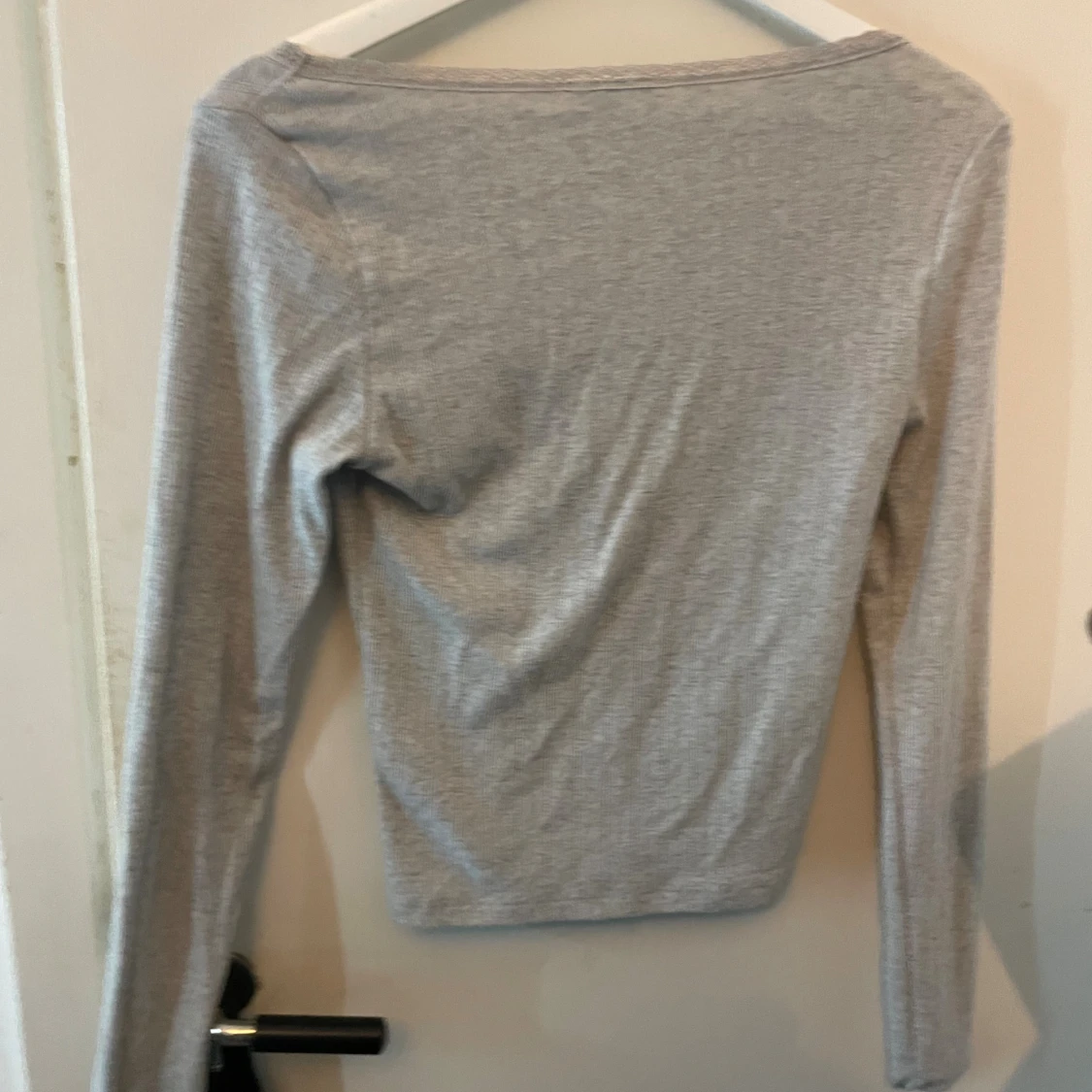 Grå ribbad långärmad topp med spets från H&M - 1