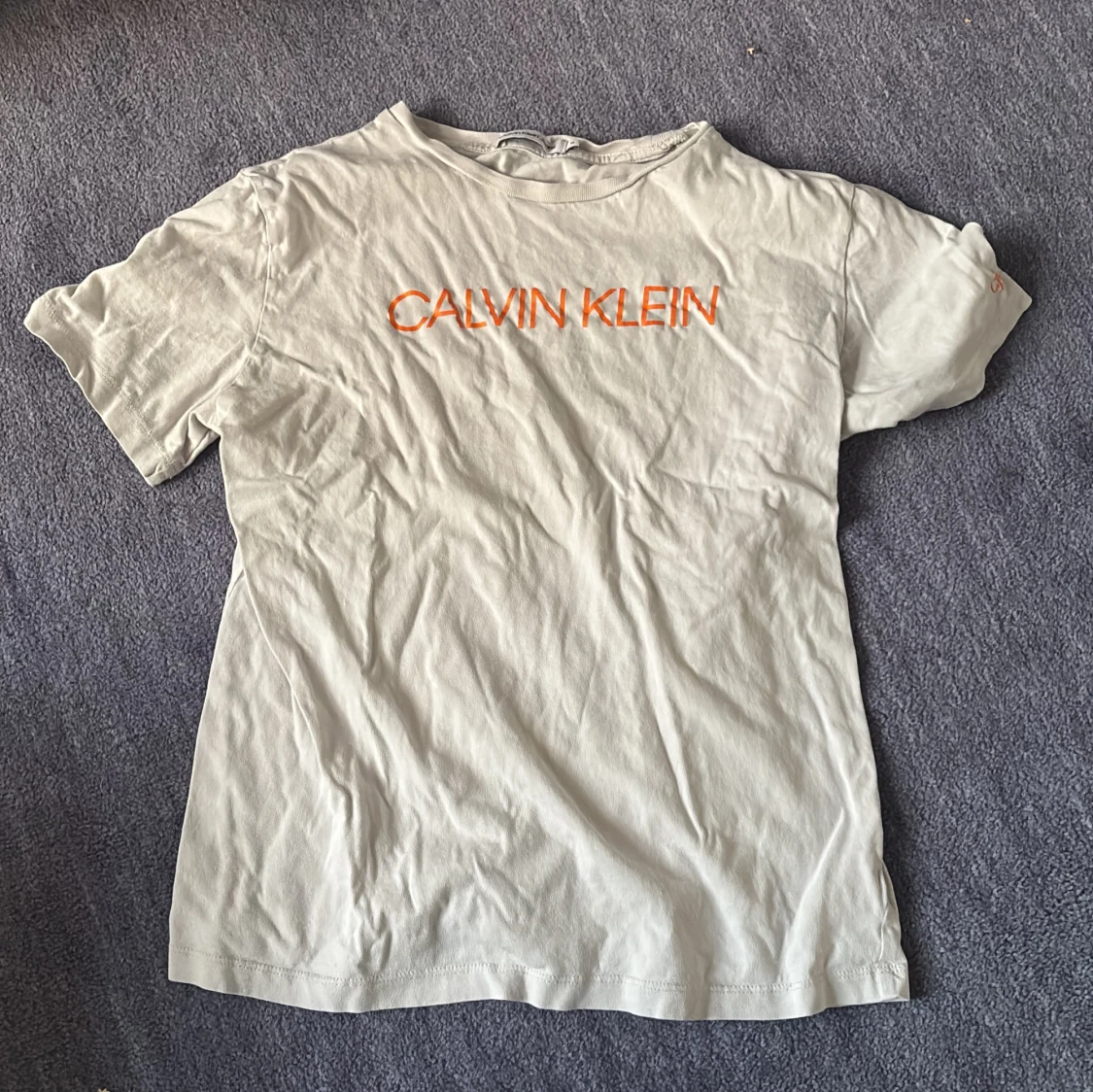 Vit t-shirt från Calvin Klein Jeans