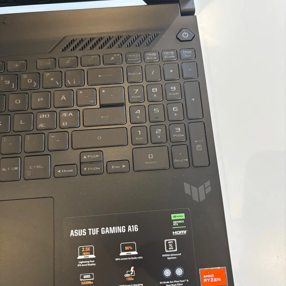 ASUS TUF GAMING A16 - 1