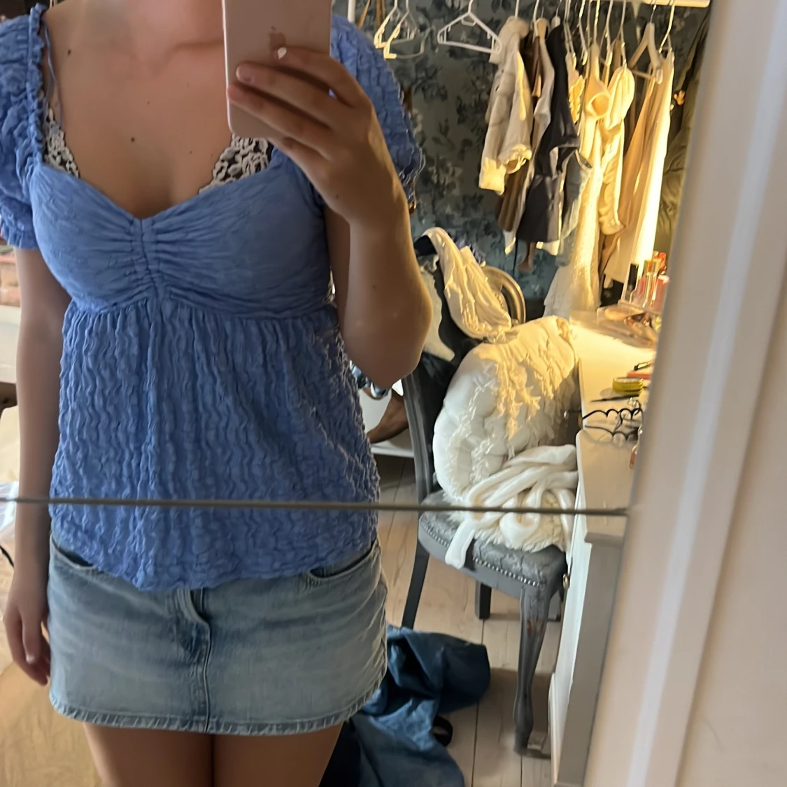 Blå puffärmad blus med öppen rygg från Gina tricot! - 2