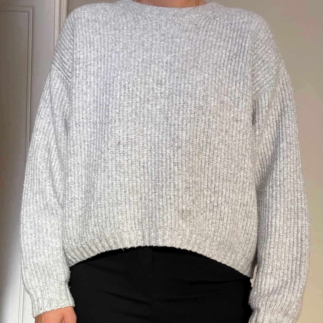 Ljusgrå stickad tröja 