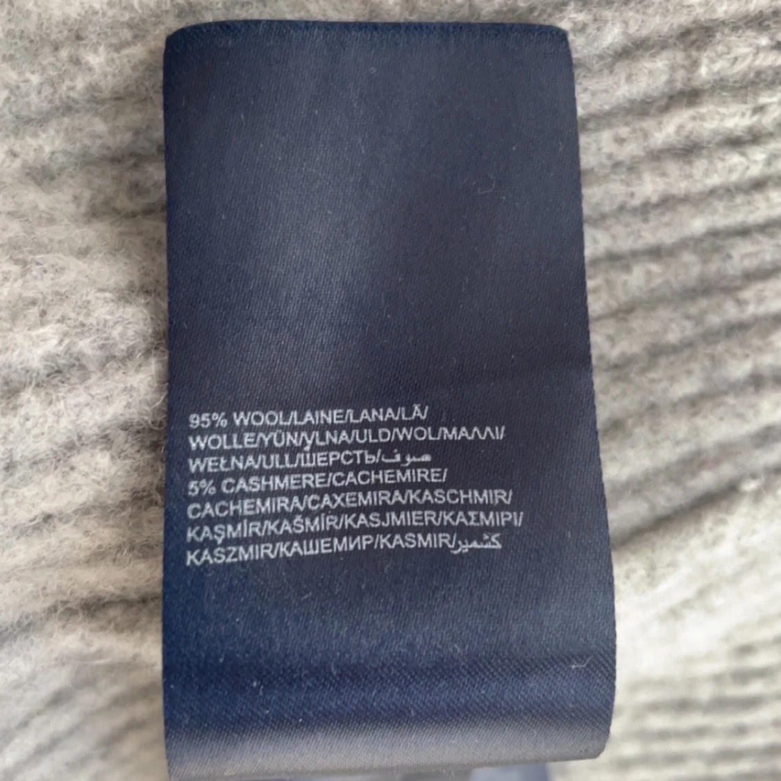 Grå ribbad kofta från Tommy Hilfiger - 2