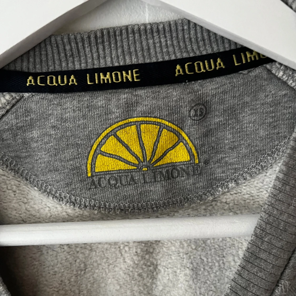 Grå sweatshirt från Acqua Limone - 1