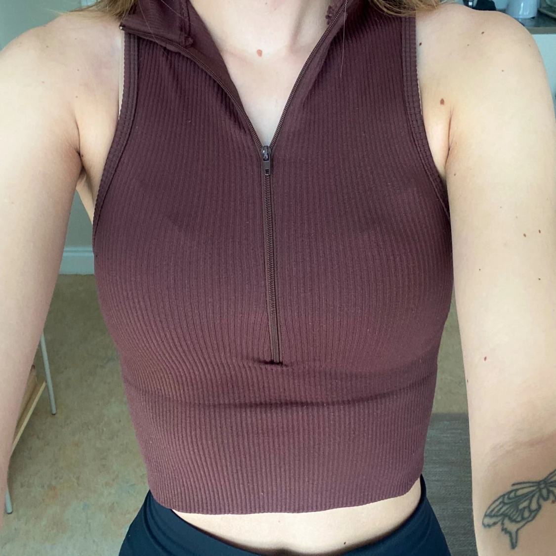 Brun ribbad croppad linnetopp