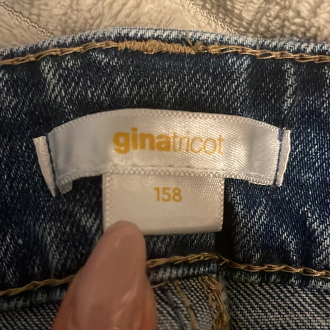 Blå bootcut jeans med slitningar - 4