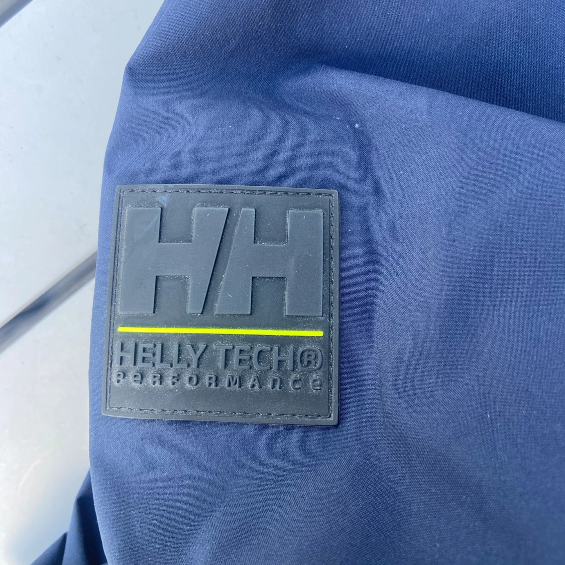 Marinblå Helly Hansen vindjacka M - 1