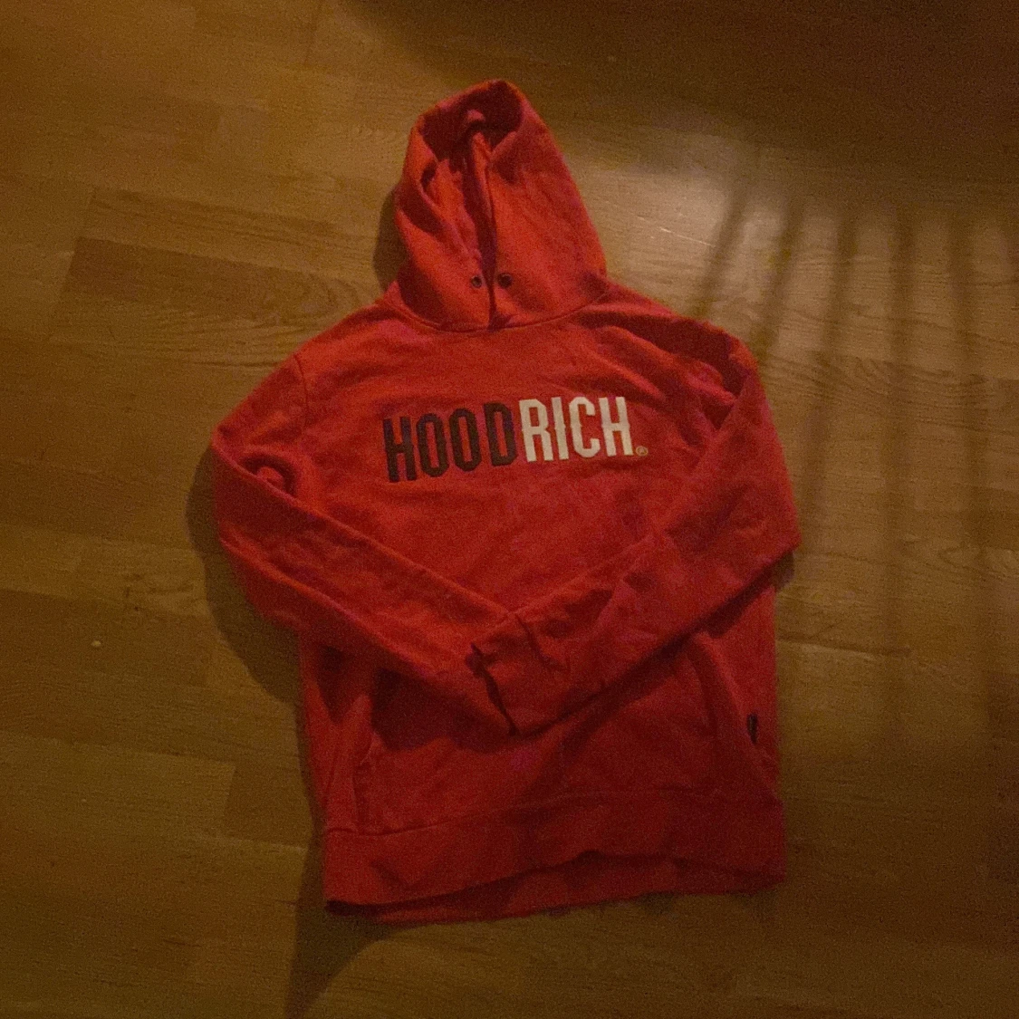 Röd HOODRICH hoodie med tryck - 1