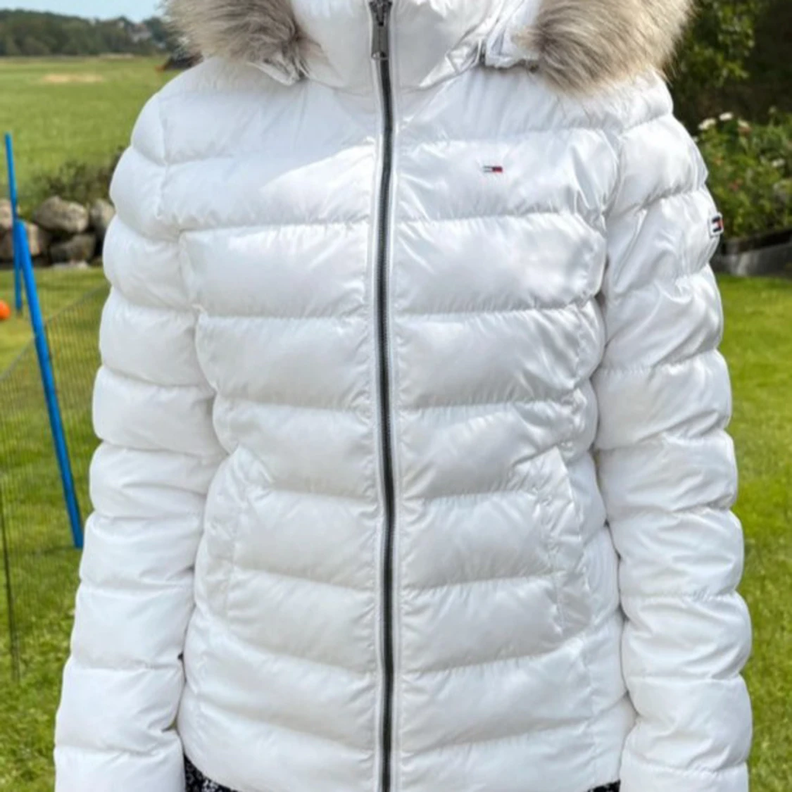 Vit pufferjacka från Tommy Jeans