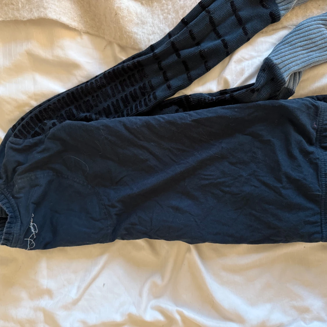 Svart långärmad tröja med broderi - 2