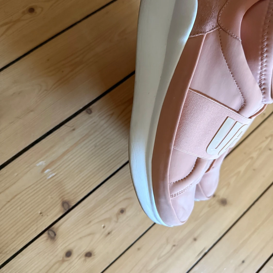 Rosa sneakers från UGG med bred resår - 2