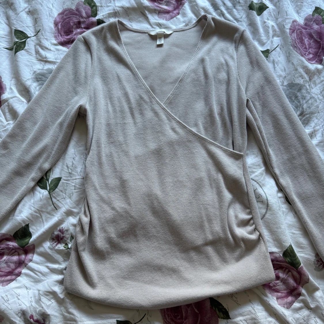Beige omlottop från H&M Mama - 2