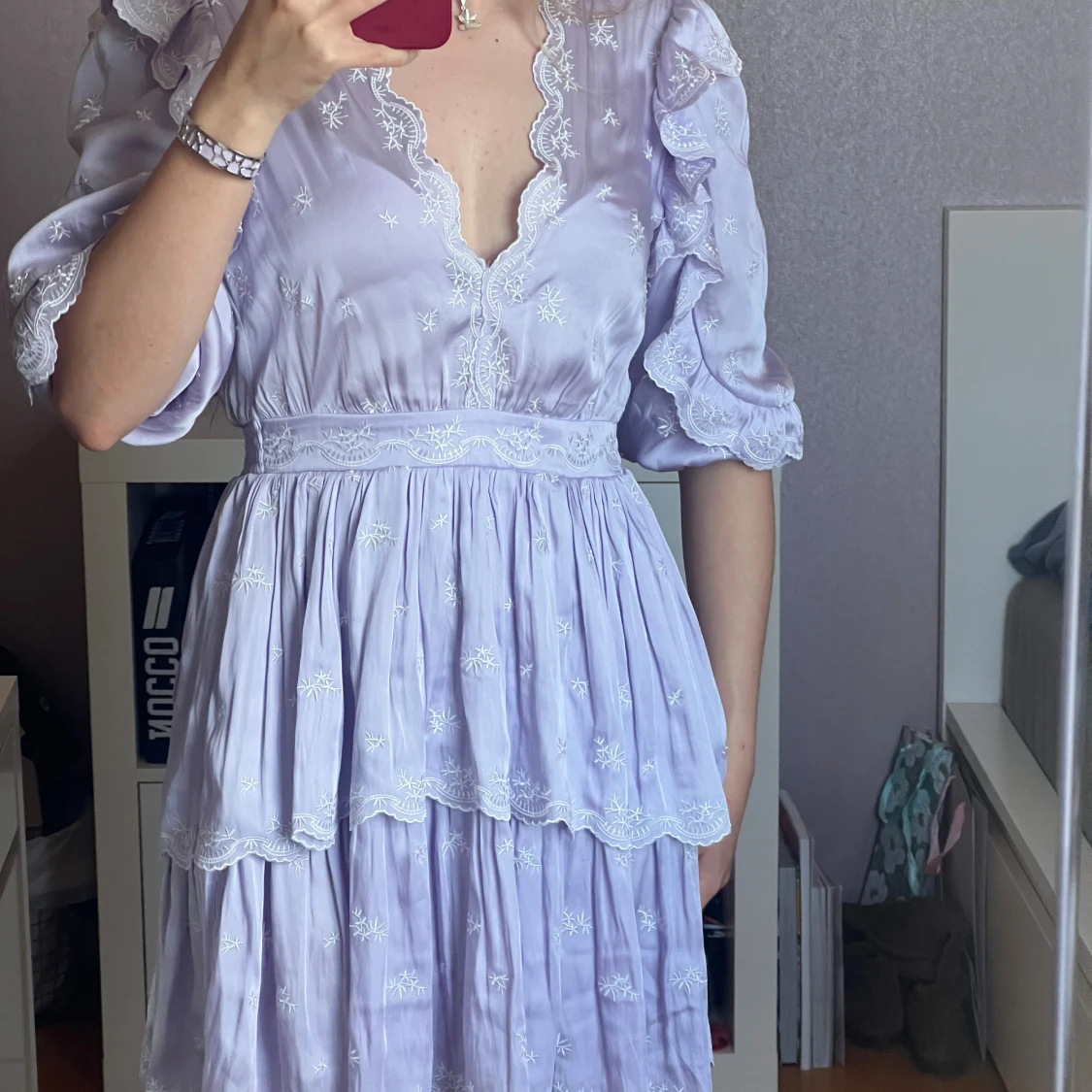 Ljuslila volangklänning från Maje - 1