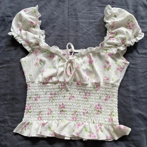 Kjol- och toppset - Jättegulligt set från Gina, båda i storlek M, går att köpa separat men skriv till mig först då 🫶🏼