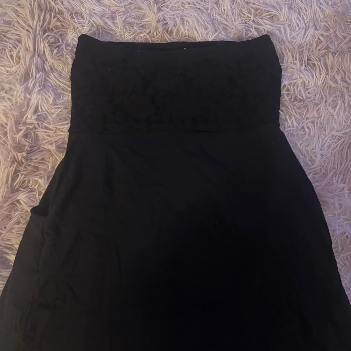 Svart axelbandslös klänning Vero Moda - 1