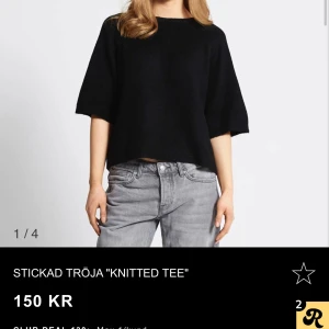 Tre stycken stickade kortärmade tröjor  - Säljer tre stycken stickade tröjor. I färgern Svart, Mörkgrå och Beige. Säljer söla tre för 280kr men går även att köpa bara nån. Pris kan diskutera💓