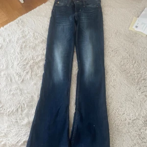 HELT NYA JEANS CHEAP MONDAY❤️❤️ - Oanvända jeans från weekday med prislapp kvar som är helt slutsålda!! Storlek 25/32  skriv för bild på!💗💗💕💕
