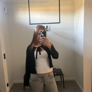 Svart kofta med knyt från 157 - Svart kofta 