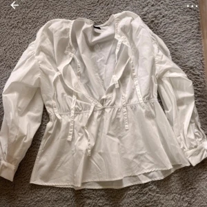 Vit blus - Aldrig använd